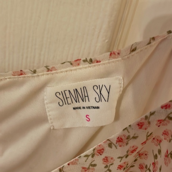 Floral Ruffle Top - Picture 2 of 3